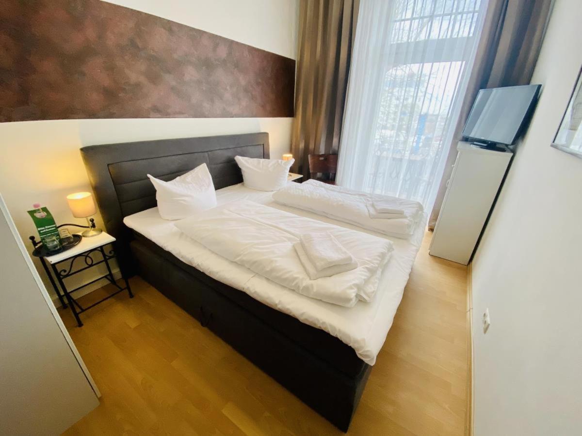 Doppelzimmer Rondell, Direkt Am Alten Strom Росток Екстериор снимка